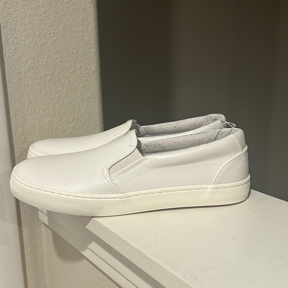 Cat and Jack Slip-On White Colby Sneakers for Kids Youth Size 6 NWT - Picture 5 of 10